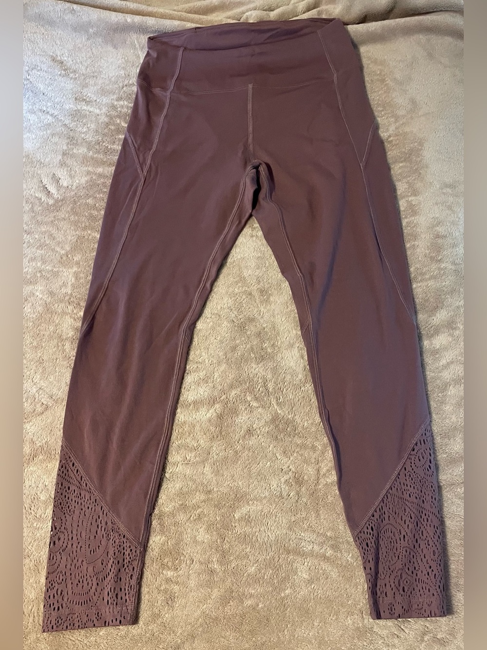 Pink Sport Victoria Secret Leggings With Lace Cutout On Bottom. Size-Small